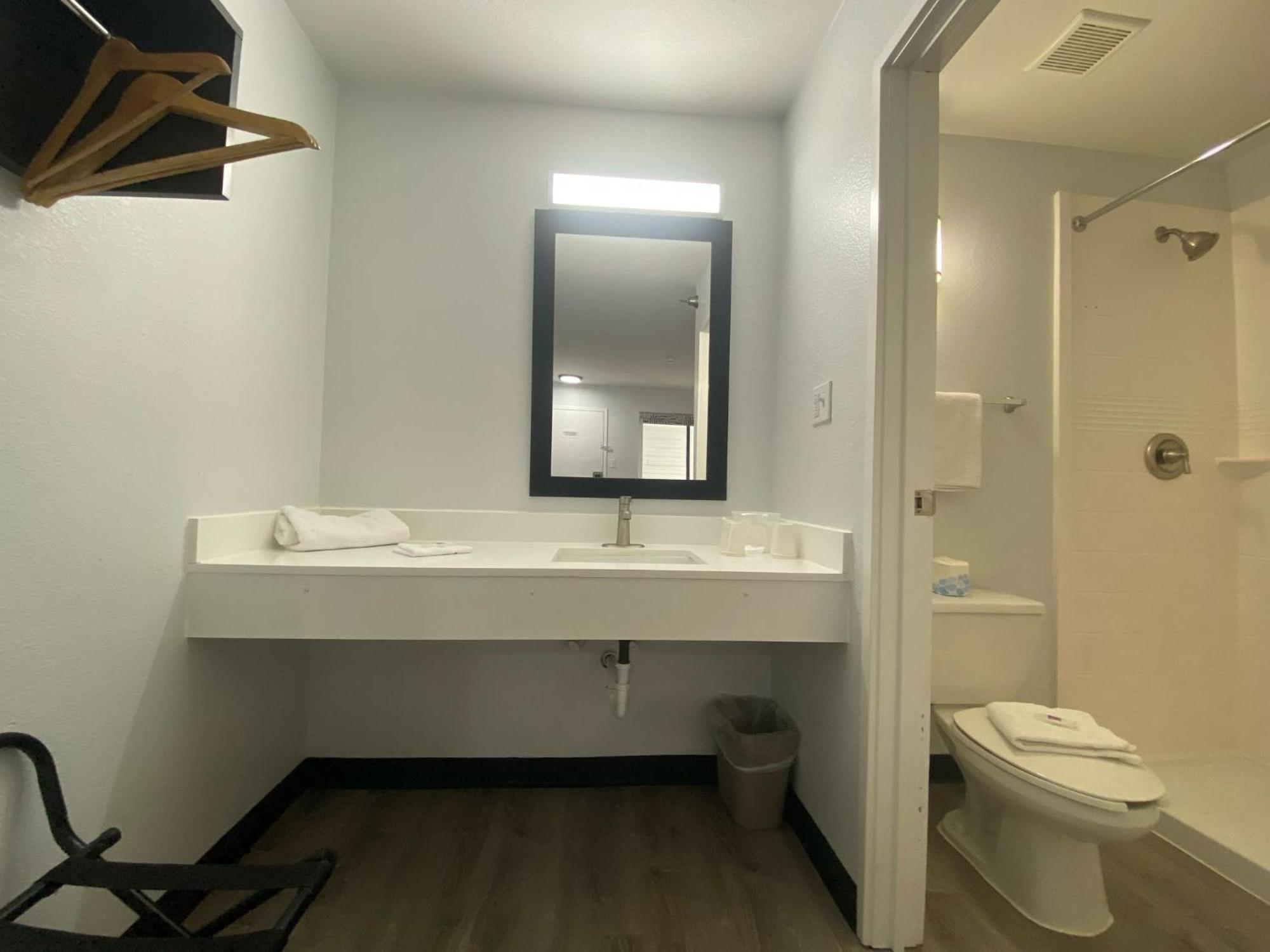 Motel 6-Windsor Locks, Ct - Hartford Екстериор снимка