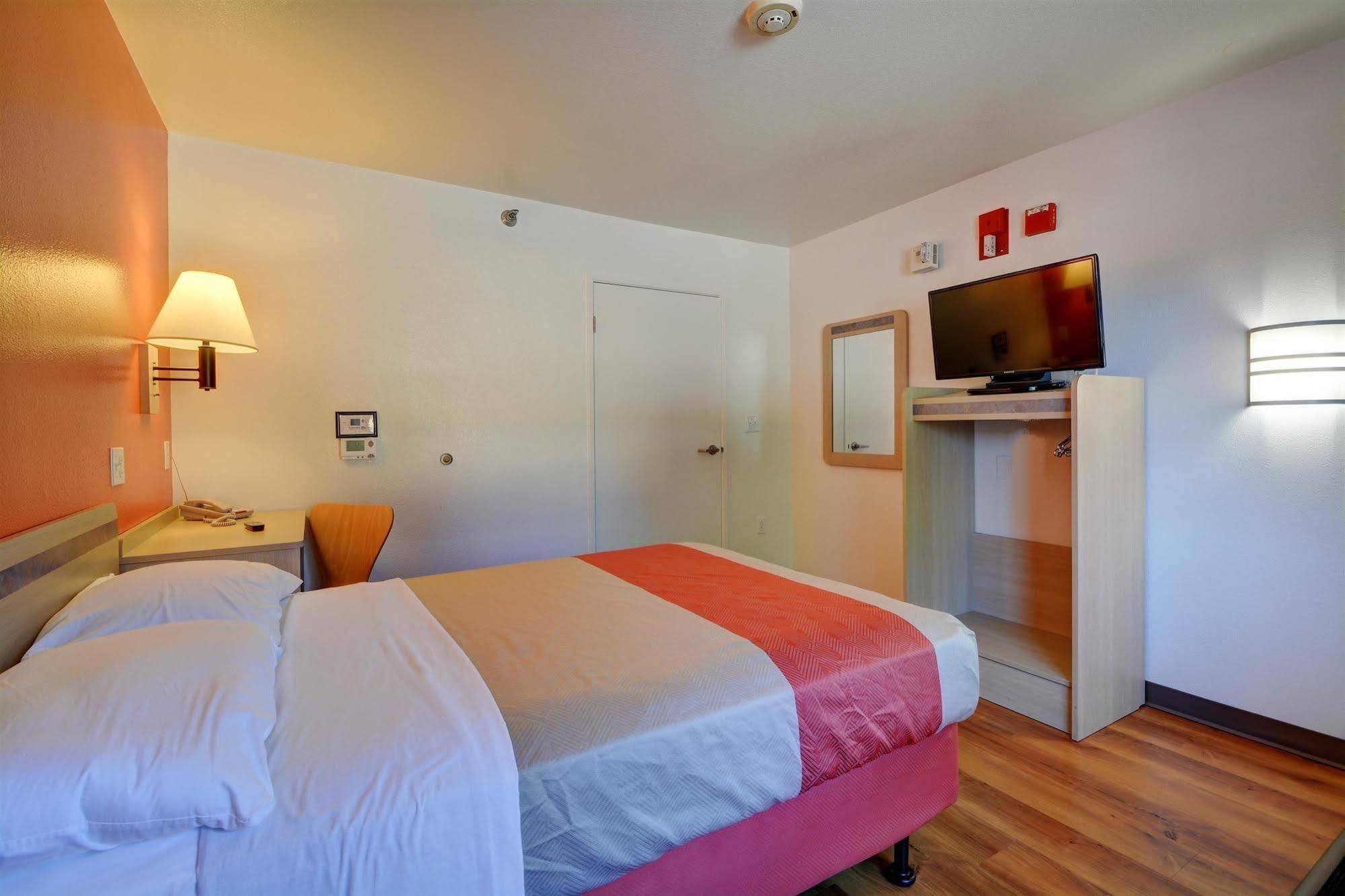 Motel 6-Windsor Locks, Ct - Hartford Екстериор снимка