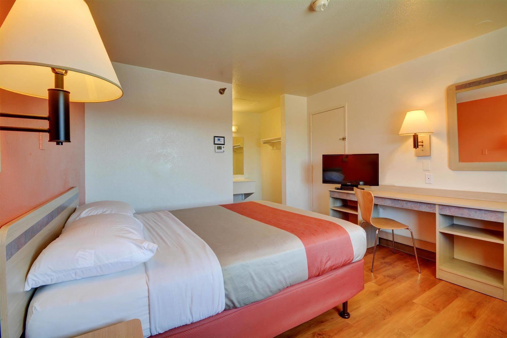 Motel 6-Windsor Locks, Ct - Hartford Екстериор снимка