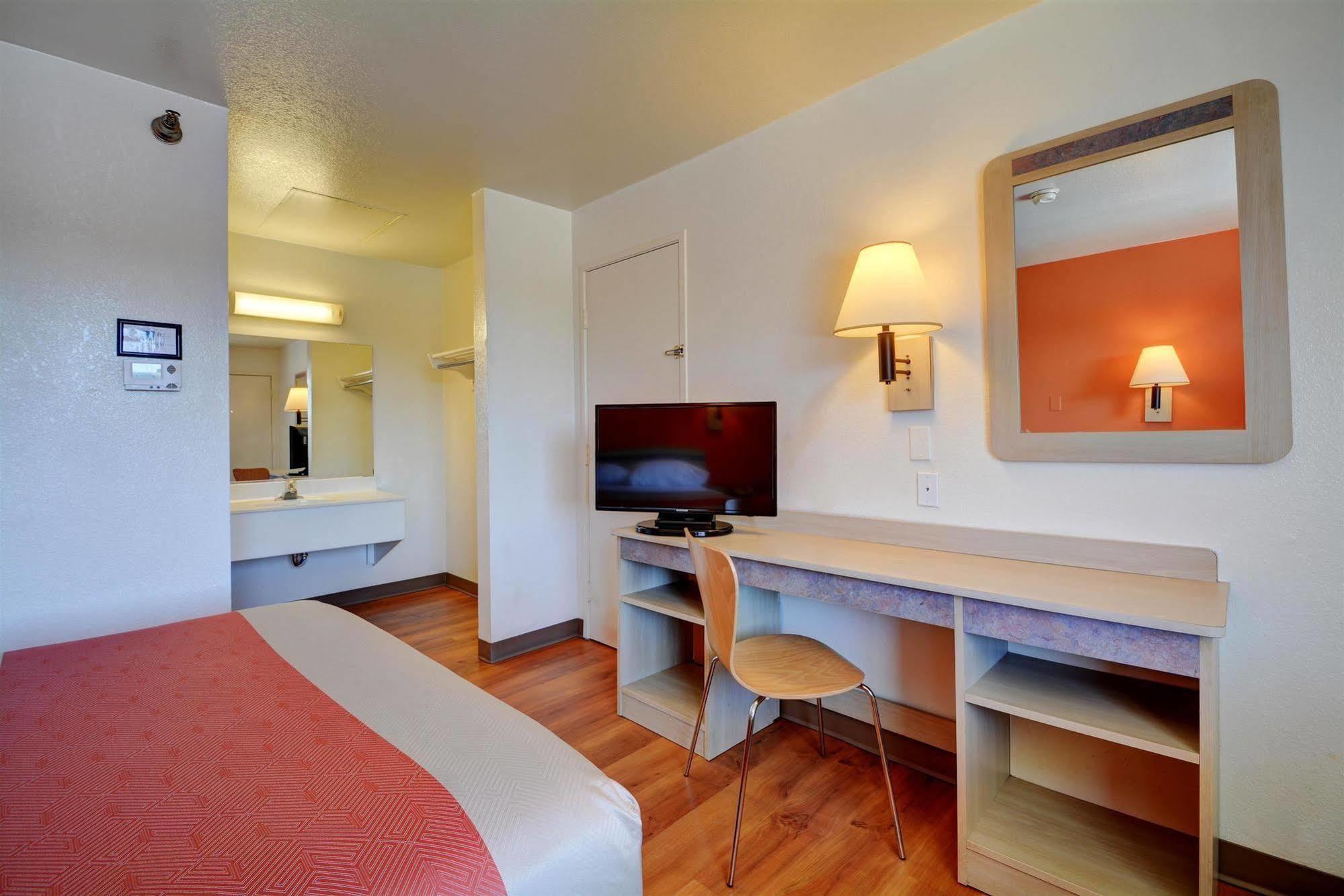 Motel 6-Windsor Locks, Ct - Hartford Екстериор снимка